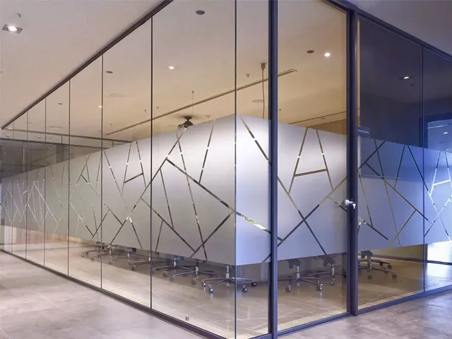 مزایای پارتیشن شیشه ای مات