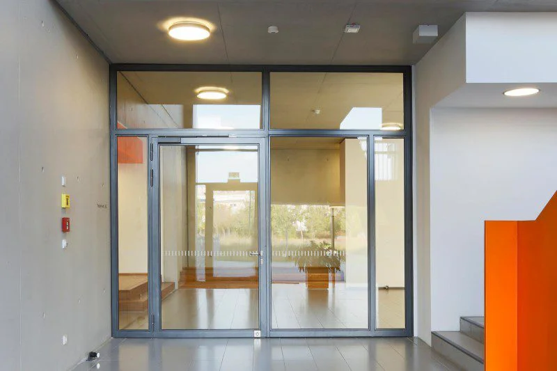 یراق آلات درب شیشه ای