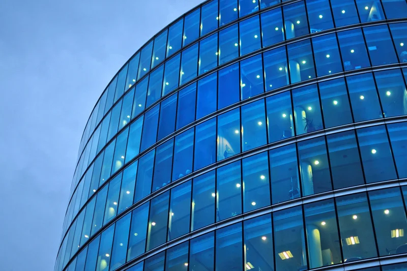 مزیت استفاده از شیشه در ساختمان های مدرن