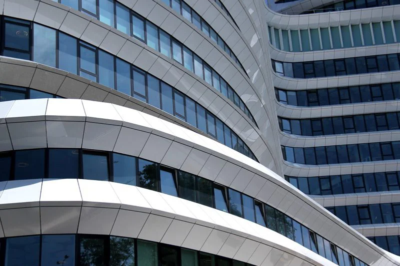 مزیت استفاده از شیشه در ساختمان های مدرن